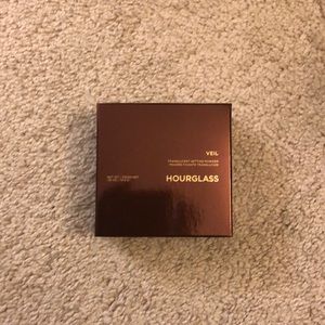 NEW Hourglass Veil translucent setting powder